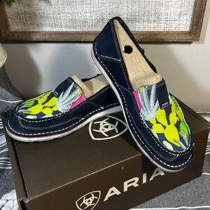 ARIAT Cruiser ~ Navy Suede / Mint Cactus ~ 7.5